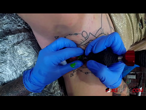 ❤️ Sully Savage, une chaudasse extrêmement tatouée, s'est fait tatouer le clitoris. ❌ Super sexe at porn fr.sitevox.top